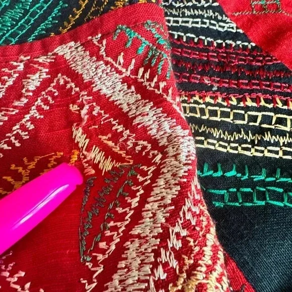 Vintage red and black  embroidered cotton vest - Picture 9 of 11